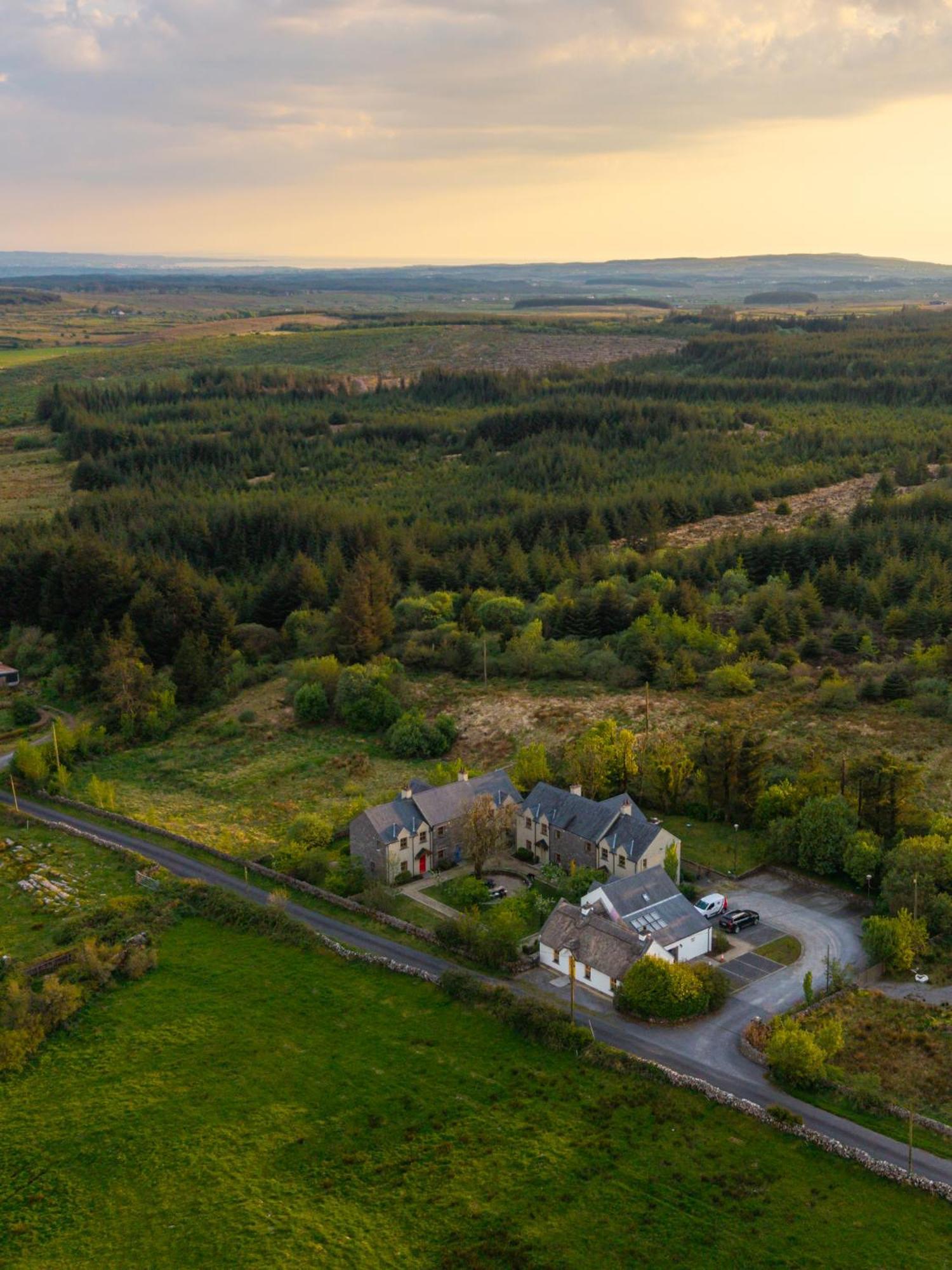 Burren Court Lodge Баливоган Екстериор снимка